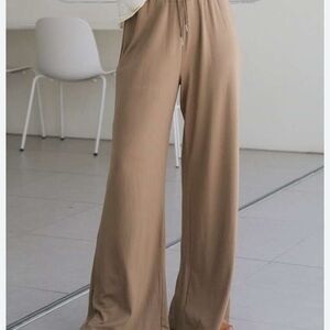 DAZY Tan Knit Pull on Palazzo Pants! Excellent condition! Medium